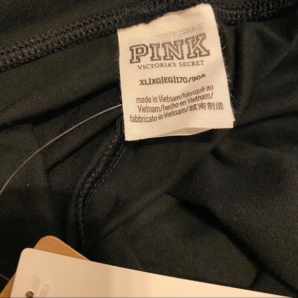 ❌SOLD❌XL VS PINK LEGGINGS AND CAMPUS TEE - Picture 4 of 5